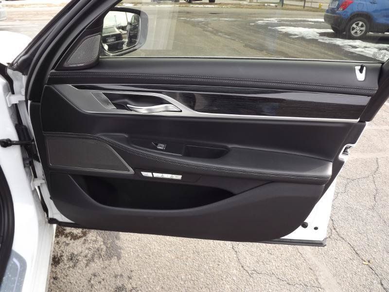 Used 2018 BMW 750i xDrive AWD/4WD image 40