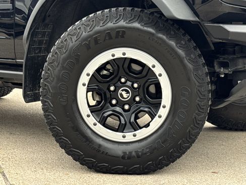 Used 2023 Ford Bronco Black Diamond w/ Sasquatch Package image 5