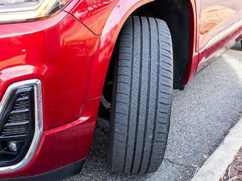 Used 2022 GMC Acadia Denali w/ Denali Ultimate Package image 9