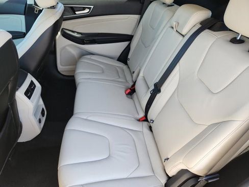 Used 2022 Ford Edge Titanium image 13
