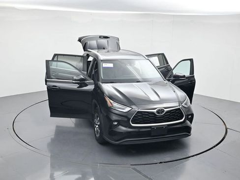 Used 2024 Toyota Highlander XLE AWD/4WD image 54