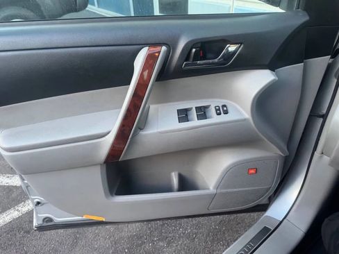 Used 2013 Toyota Highlander Limited image 14