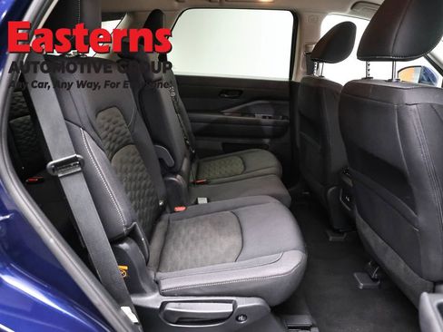 Used 2025 Nissan Pathfinder SV FWD image 22