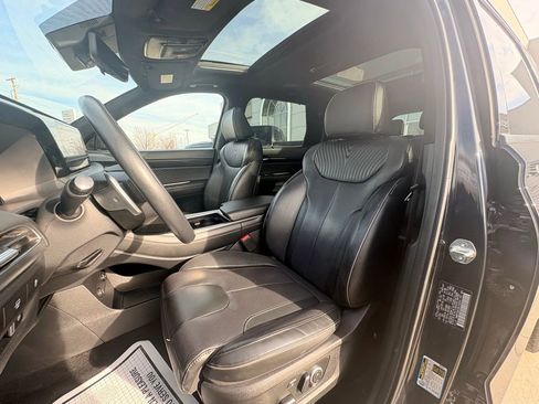 Used 2024 Hyundai Palisade Calligraphy image 24