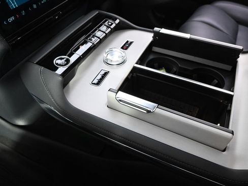 New 2026 Lincoln Navigator Reserve AWD/4WD image 32