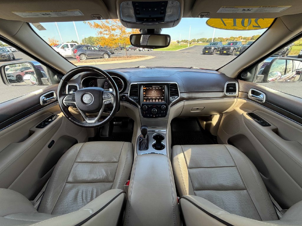 Used 2017 Jeep Grand Cherokee Overland AWD/4WD image 29