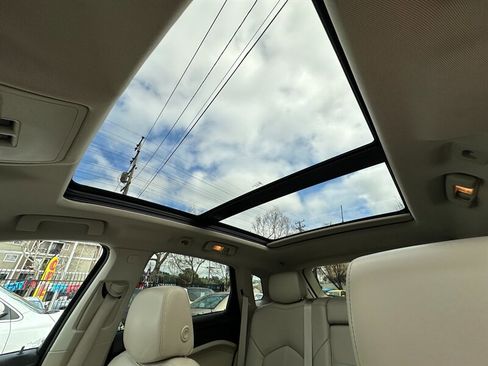 Used 2011 Cadillac SRX Luxury image 22