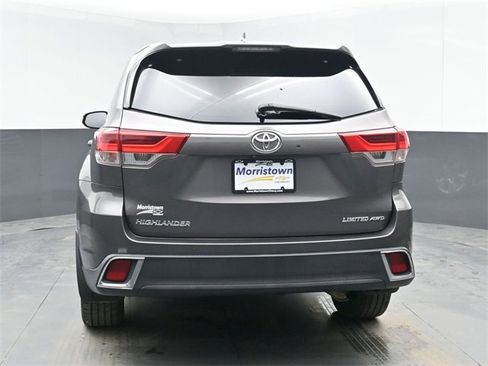 Used 2017 Toyota Highlander Limited image 13
