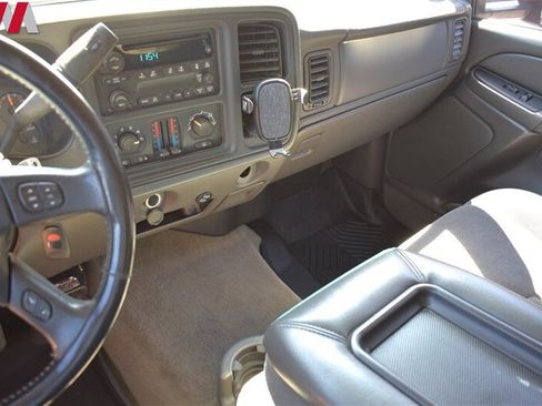 Used 2006 Chevrolet Silverado 2500 LT w/ Heavy-Duty Power Package AWD/4WD image 15