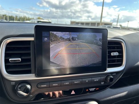 Certified 2023 Hyundai Venue SEL image 6
