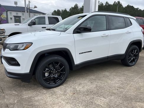 New 2026 Jeep Compass Latitude image 3