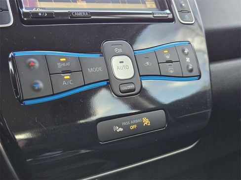 Used 2015 Nissan Leaf SV w/ Premium Package image 15