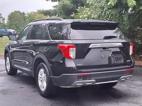 Used 2023 Ford Explorer XLT w/ Equipment Group 202A image 4