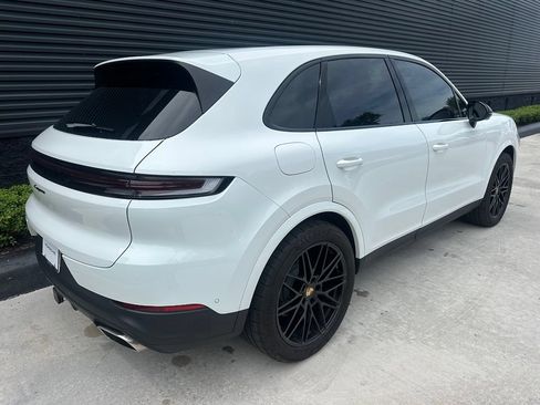 Certified 2024 Porsche Cayenne AWD/4WD image 10