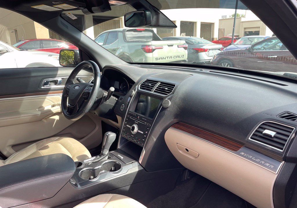 Used 2018 Ford Explorer Limited w/ Equipment Group 301A FWD image 29