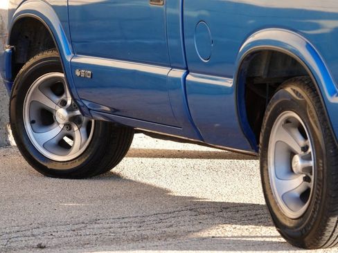 Used 2000 Chevrolet S10 Pickup LS w/ Preferred Equipment Group image 18