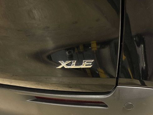Used 2025 Toyota Sienna XLE w/ XLE Plus Package AWD/4WD image 30