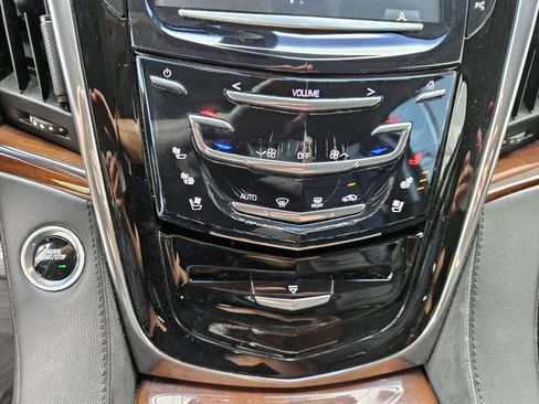Used 2017 Cadillac Escalade ESV 4WD image 20