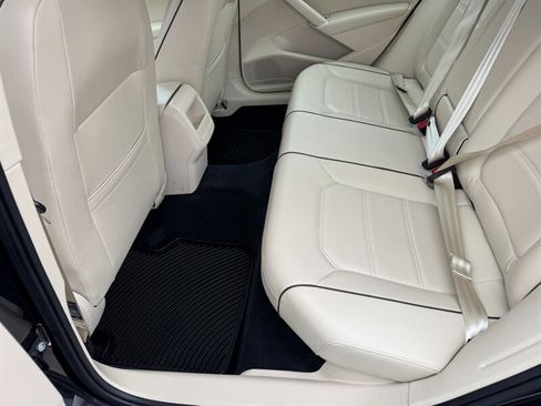 Used 2018 Volkswagen Passat 2.0T R-Line image 36
