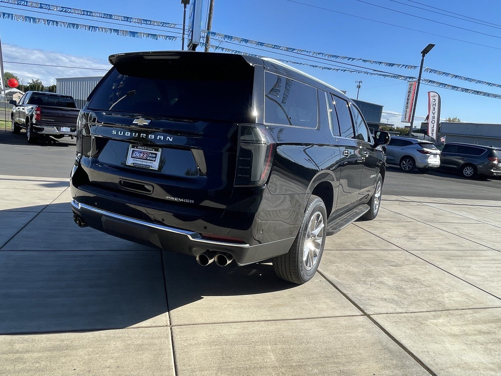 Used 2025 Chevrolet Suburban Premier AWD/4WD image 5