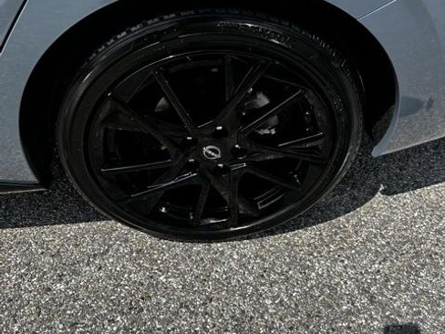 New 2025 Nissan Sentra SR w/ Midnight Edition image 11