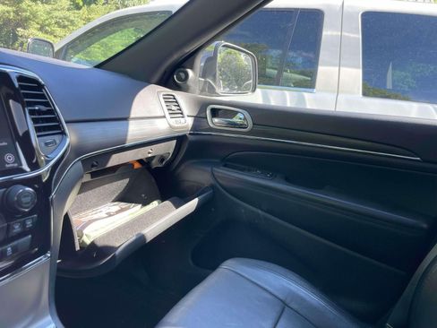 Used 2021 Jeep Grand Cherokee Limited AWD/4WD image 34