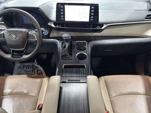 Used 2023 Toyota Sienna Limited AWD/4WD image 11