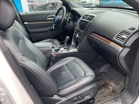 Used 2017 Ford Explorer Limited image 34