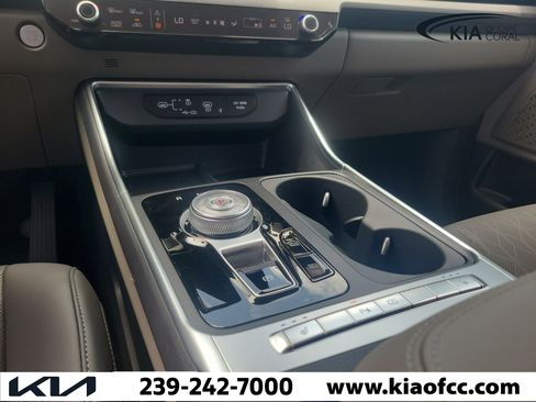 New 2026 Kia Carnival EX FWD image 21