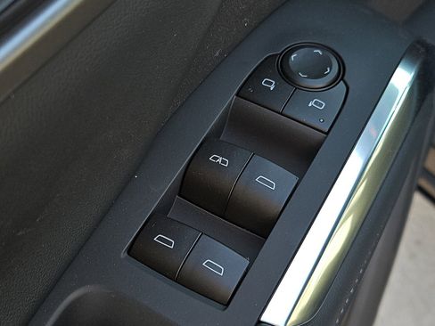 New 2026 Chevrolet Traverse LT image 13