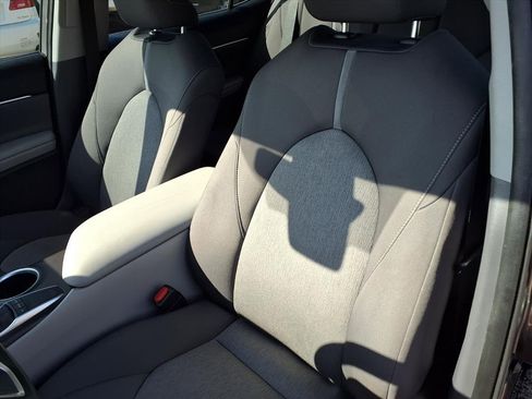 Used 2022 Toyota Camry LE image 7