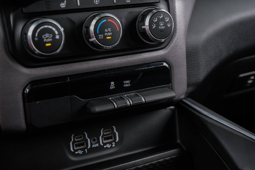 Used 2023 RAM 1500 Big Horn AWD/4WD image 35