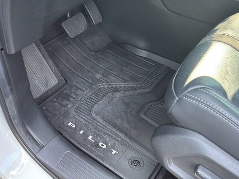 Used 2025 Honda Pilot EX-L image 13