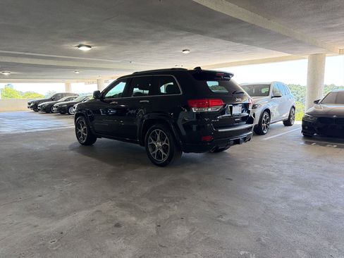 Used 2019 Jeep Grand Cherokee Overland AWD/4WD image 3