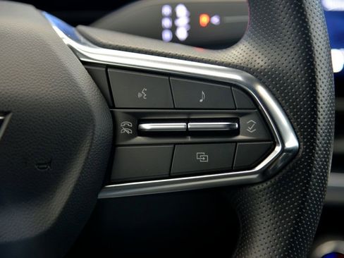 Certified 2025 Chevrolet Equinox EV LT image 24