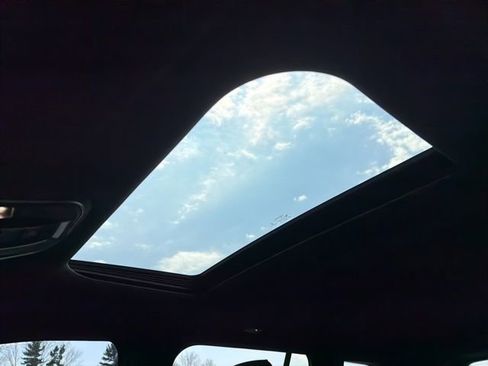 Used 2023 Jeep Grand Cherokee Altitude AWD/4WD image 10