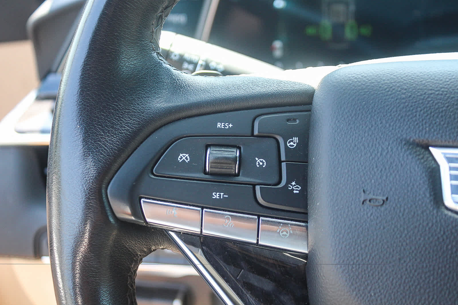 Used 2023 Cadillac Escalade Premium Luxury w/ Performance Package AWD/4WD image 29