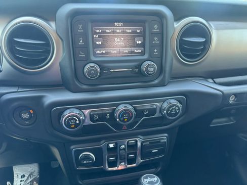 Used 2018 Jeep Wrangler Unlimited Sport S AWD/4WD image 22