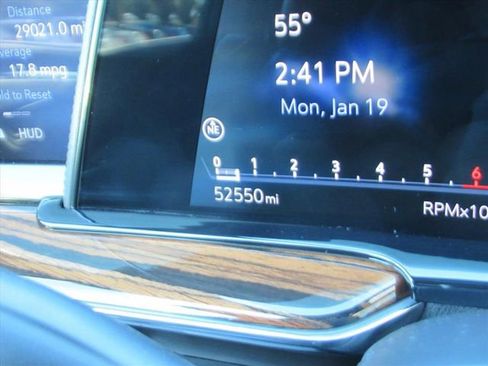 Used 2023 Cadillac Escalade Premium Luxury image 40