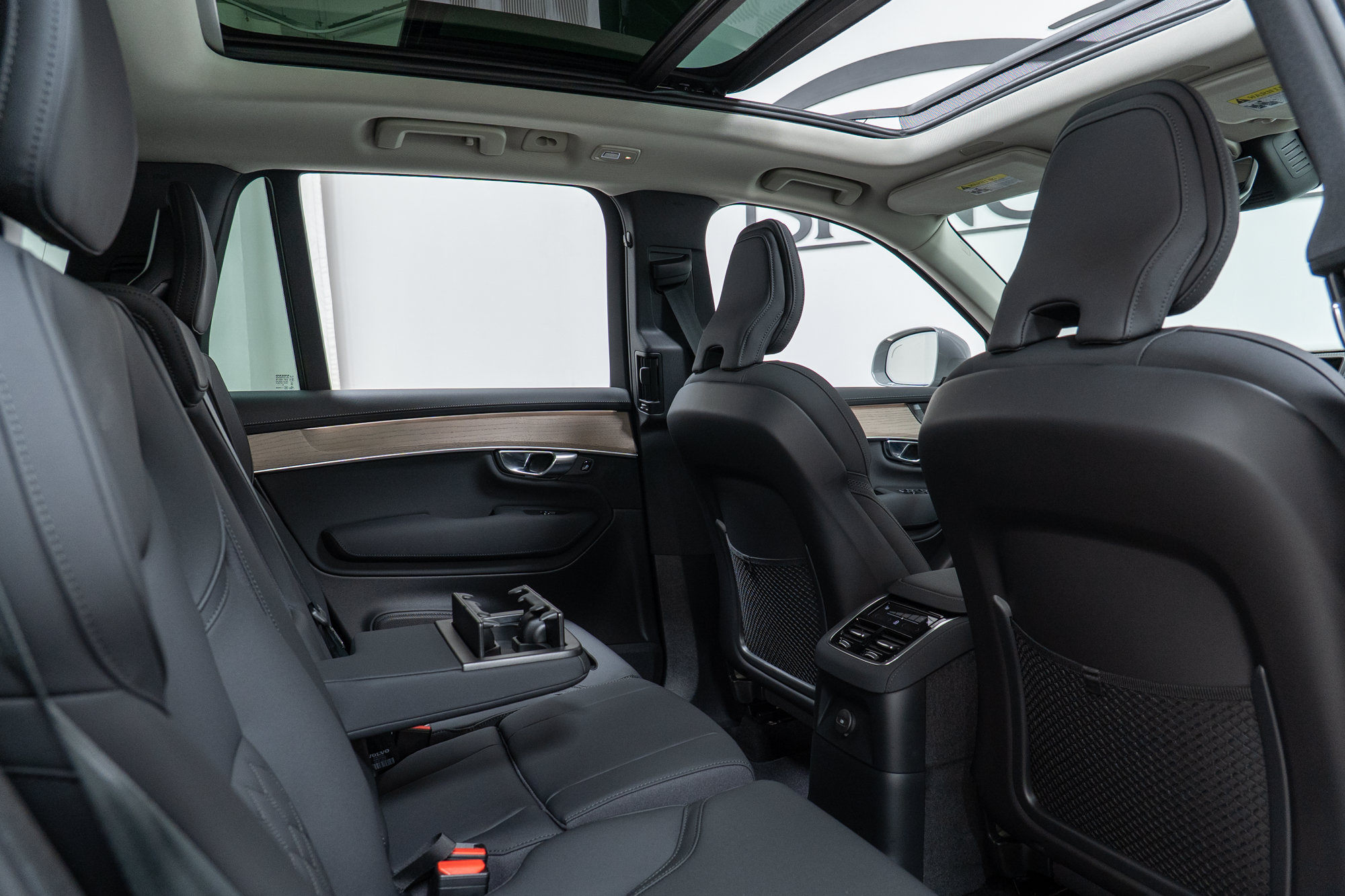 New 2026 Volvo XC90 T8 Plus w/ Protection Package Premier AWD/4WD image 23