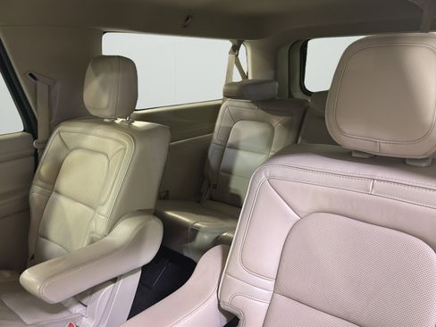 Used 2019 Lincoln Navigator L Select RWD image 20