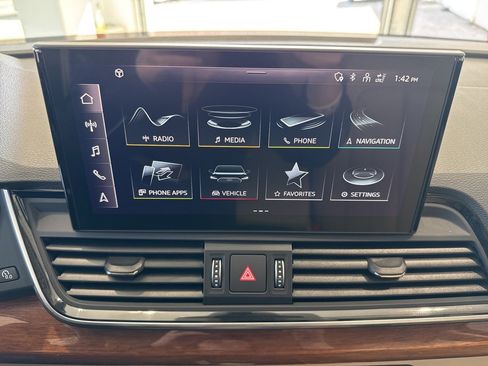 Used 2024 Audi Q5 2.0T Premium w/ Convenience Package image 24