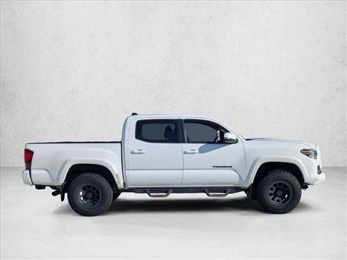 Used 2018 Toyota Tacoma TRD Sport image 4