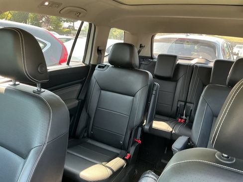 Used 2022 Volkswagen Atlas SEL R-Line AWD/4WD image 10