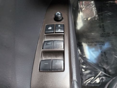 Used 2023 Toyota Camry SE FWD image 21