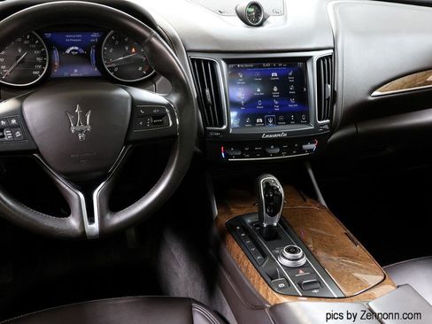 Used 2018 Maserati Levante GranLusso image 18