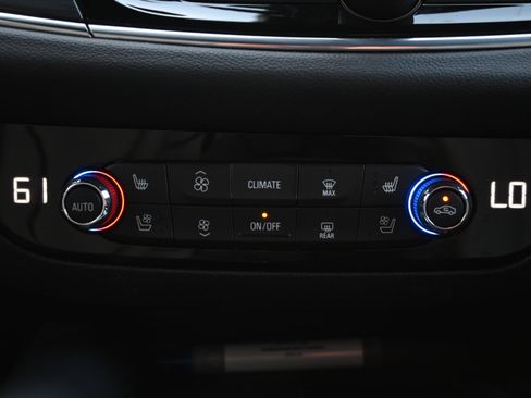 Used 2024 Buick Enclave Premium image 30