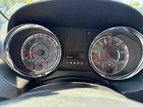 Used 2016 Chrysler Town & Country LX image 12