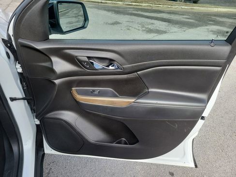 Used 2022 GMC Acadia SLE image 39