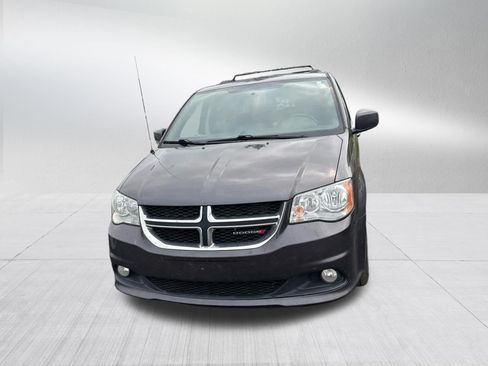Used 2019 Dodge Grand Caravan SXT FWD image 2